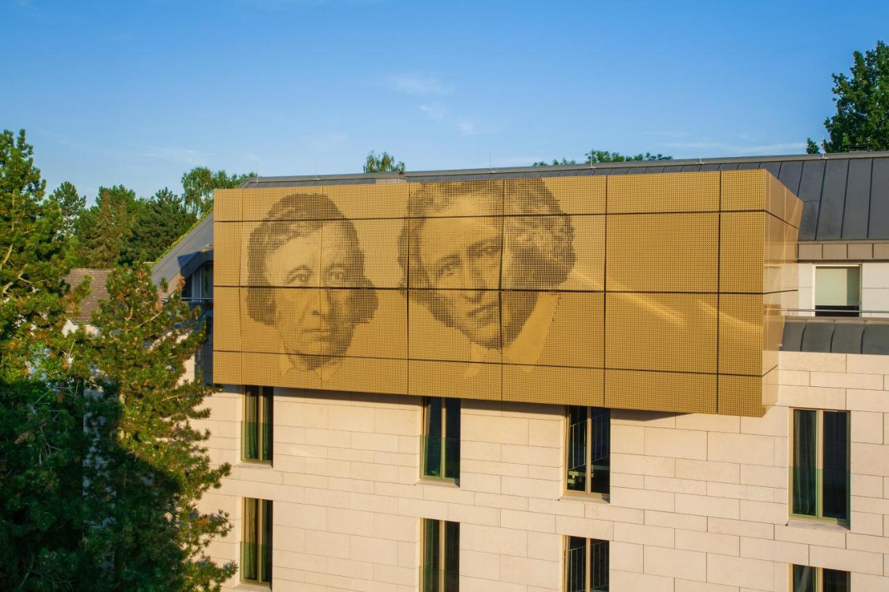 Gude Hotel